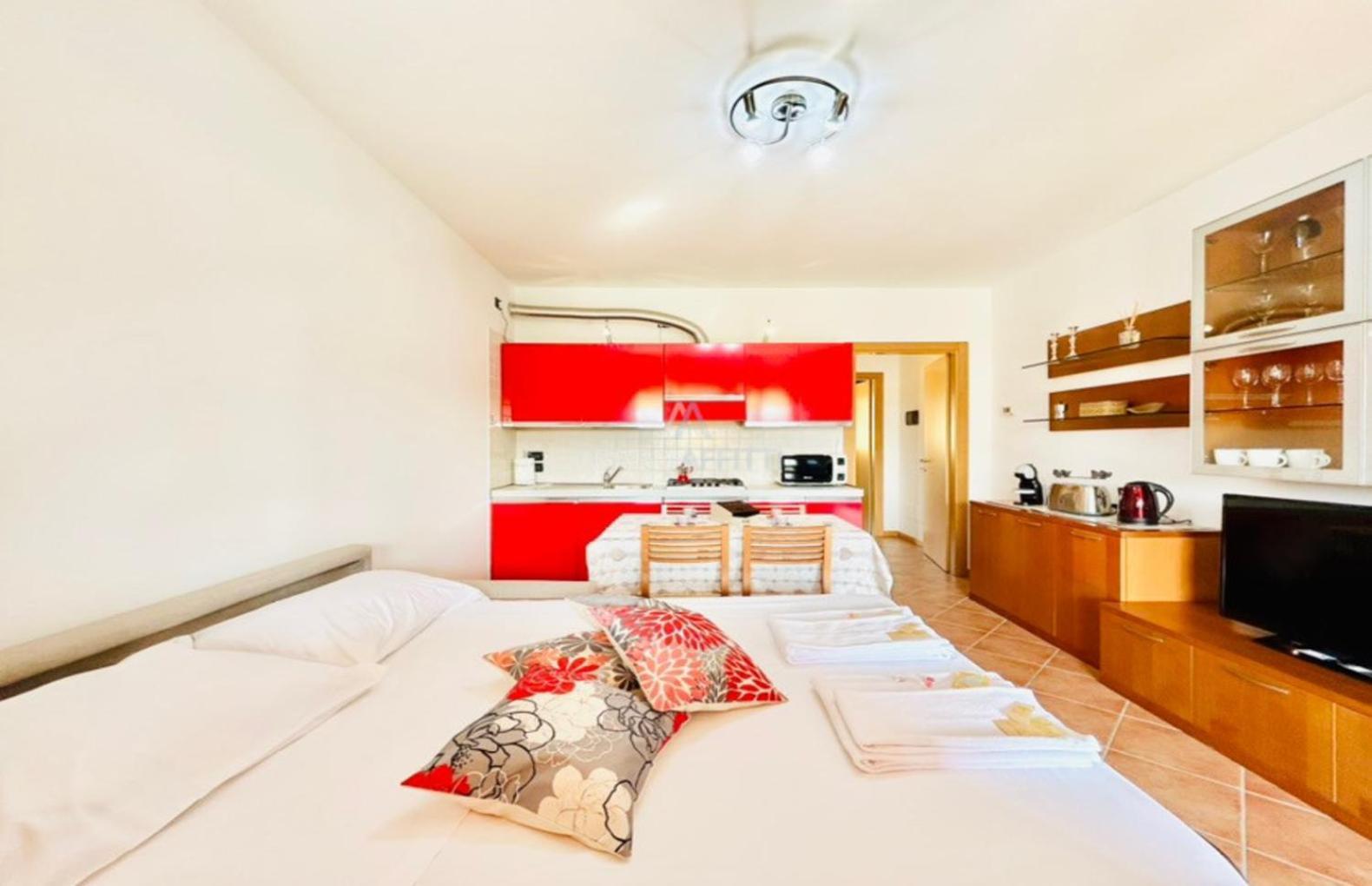 Artemide Apartment - A Soli 150M Dal Lago Di Garda シルミオーネ エクステリア 写真