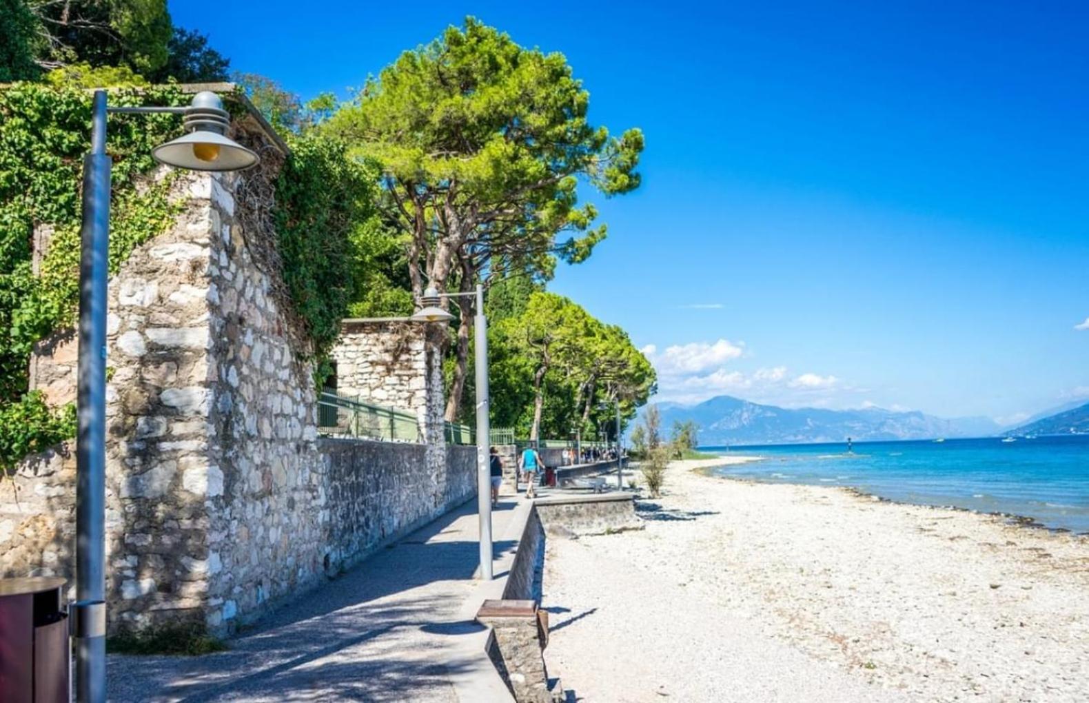 Artemide Apartment - A Soli 150M Dal Lago Di Garda シルミオーネ エクステリア 写真