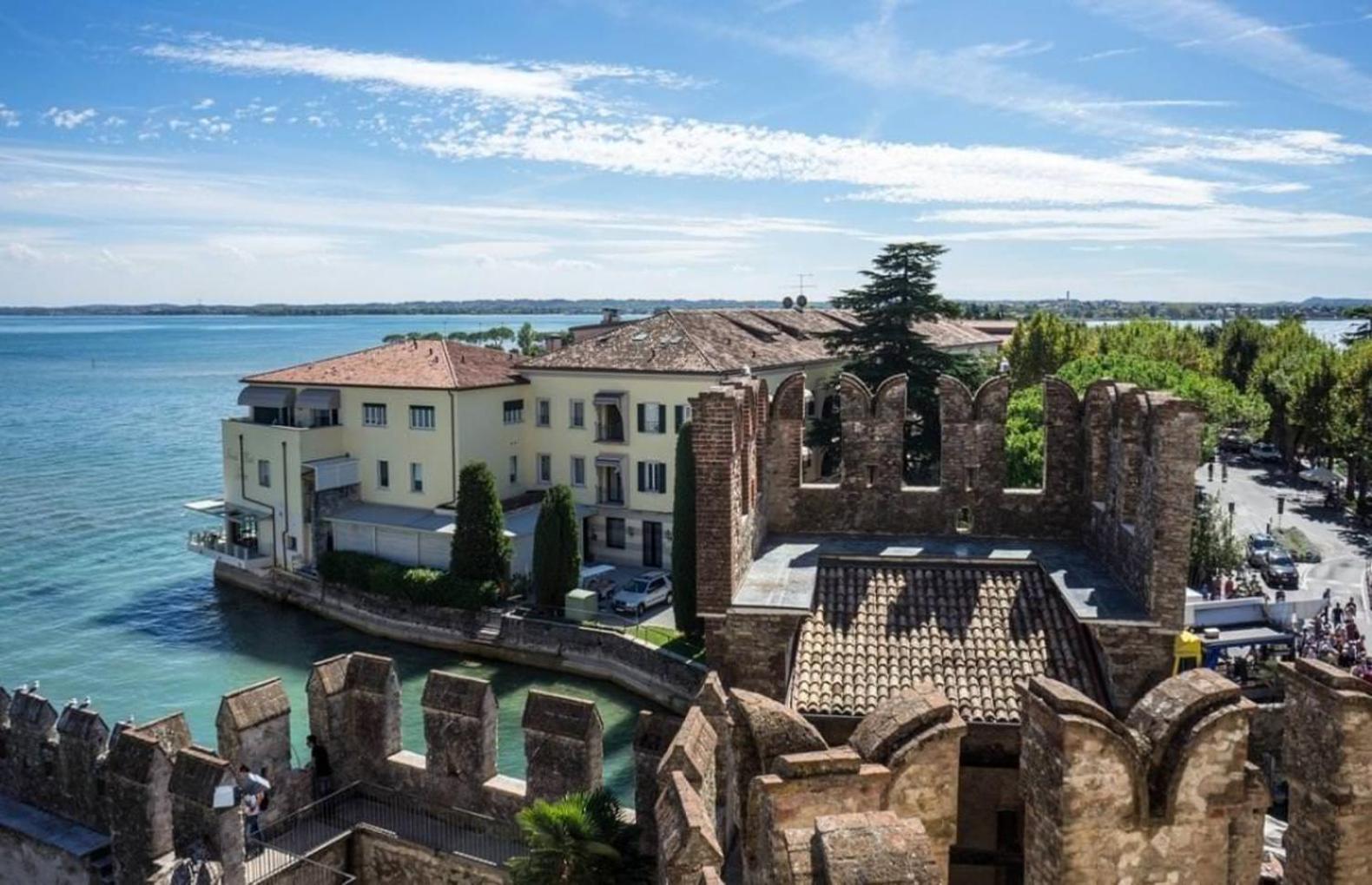 Artemide Apartment - A Soli 150M Dal Lago Di Garda シルミオーネ エクステリア 写真