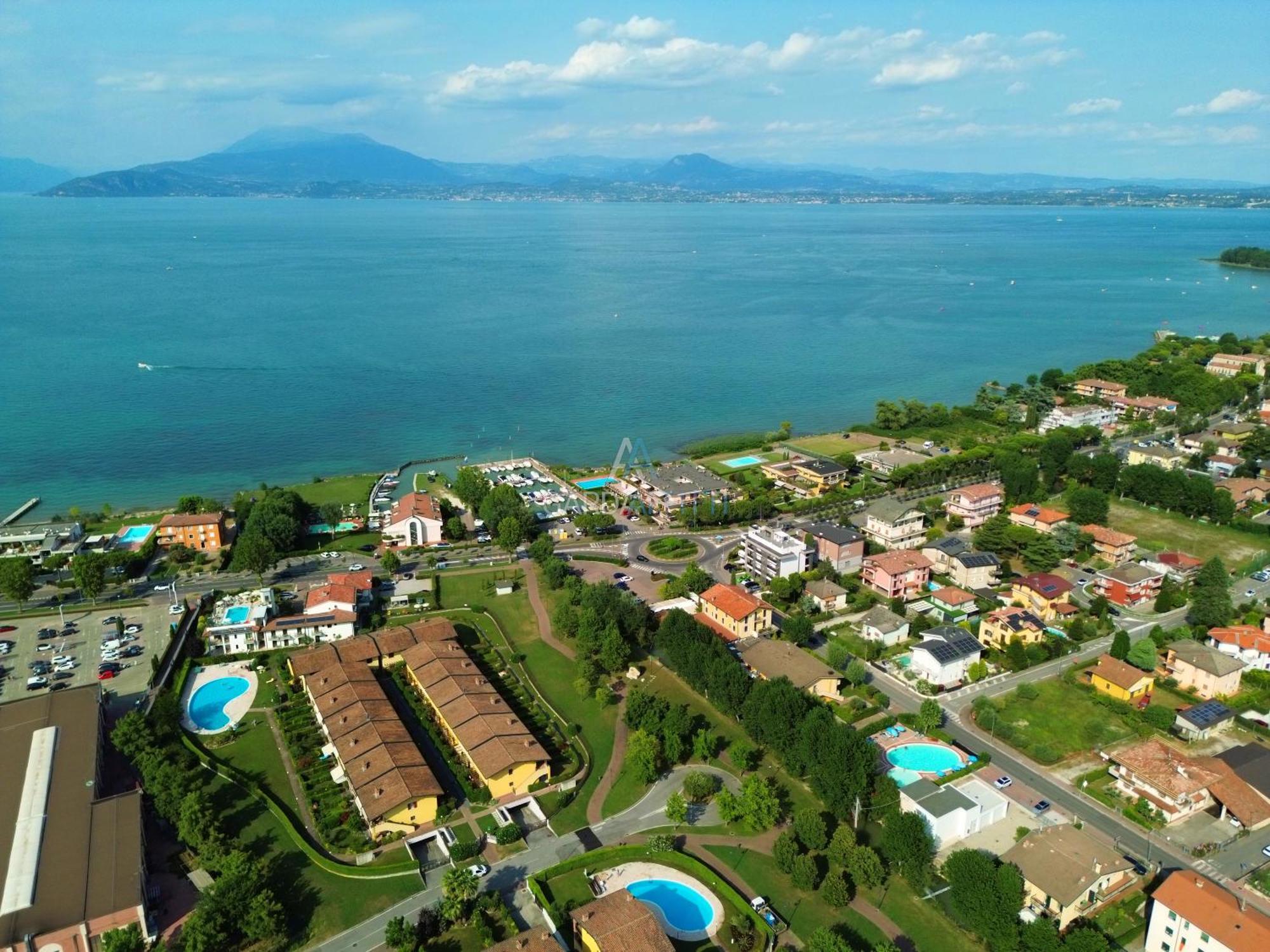 Artemide Apartment - A Soli 150M Dal Lago Di Garda シルミオーネ エクステリア 写真